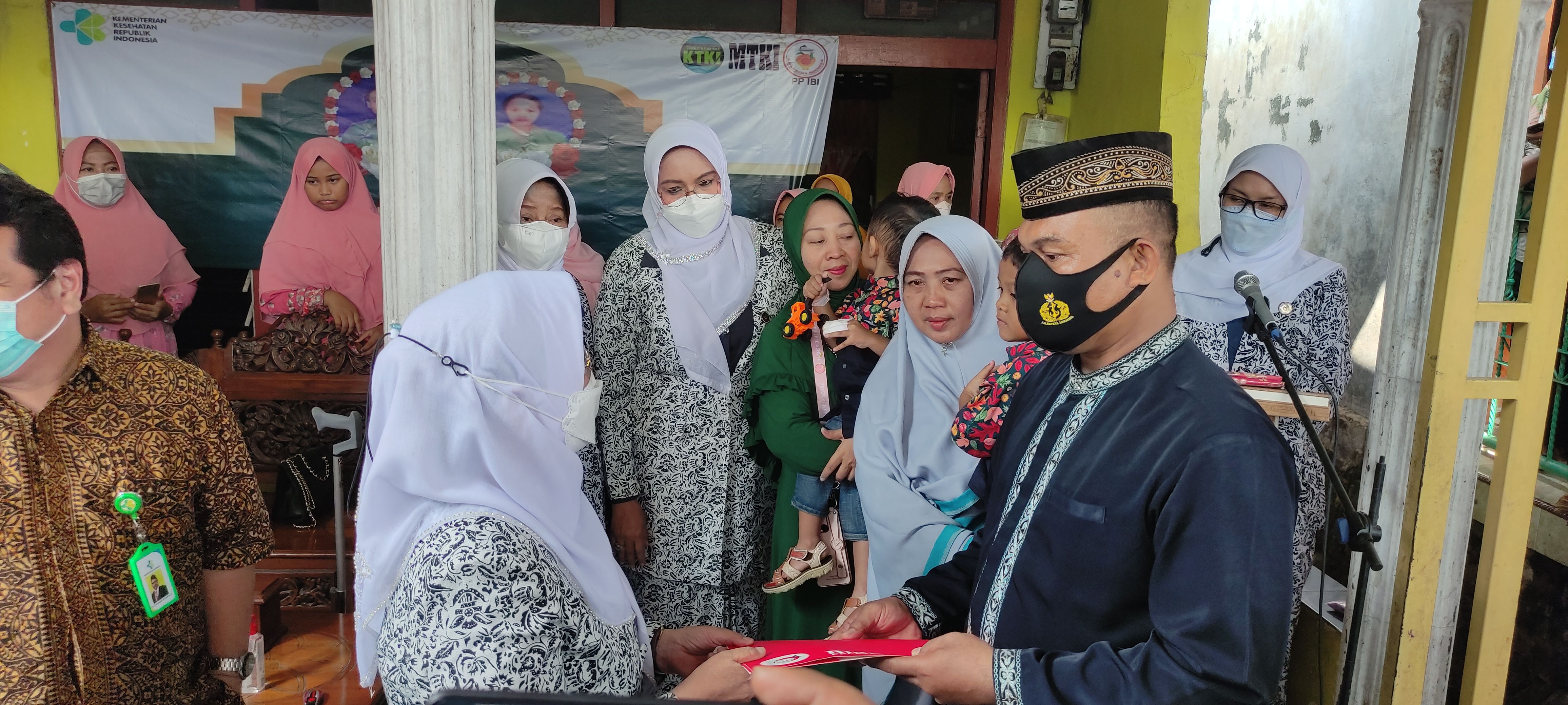 Pengurus IBI melayat dan memberikan santunan kepada keluarga Sertu Eka yang tewas karena ulah KKB di Papua