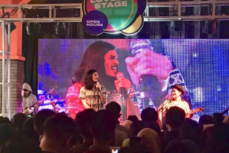 Dokumentasi-Penampilan salah satu musisi Virzha dalam acara Konser #SaveMusisiNasional di Radio Ardan, Bandung,  Selasa (30/04/2019)