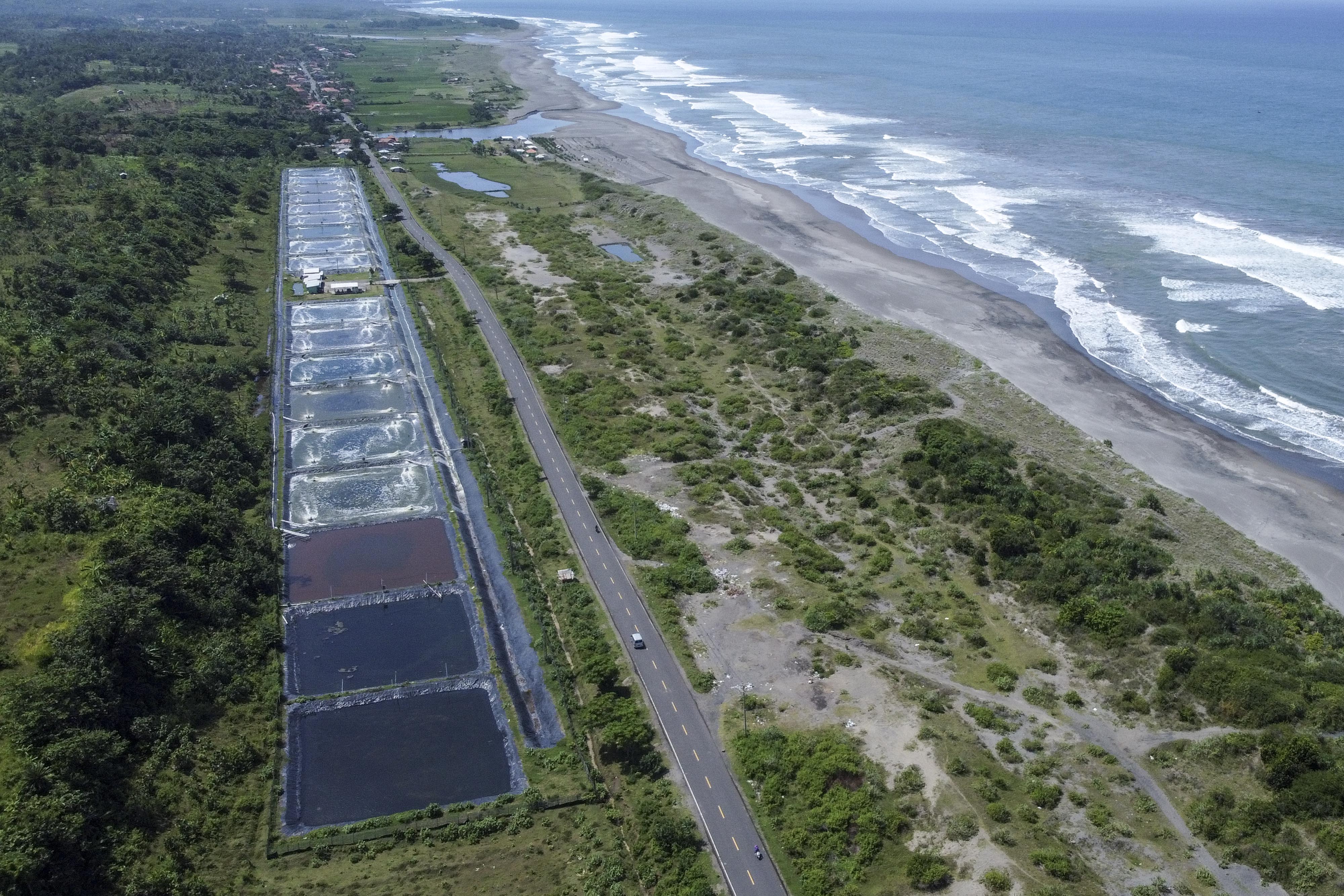 Ilustrasi: Foto udara Jalan Pantai Selatan (Pansela) di Kecamatan Ciandum, Kabupaten Cianjur
