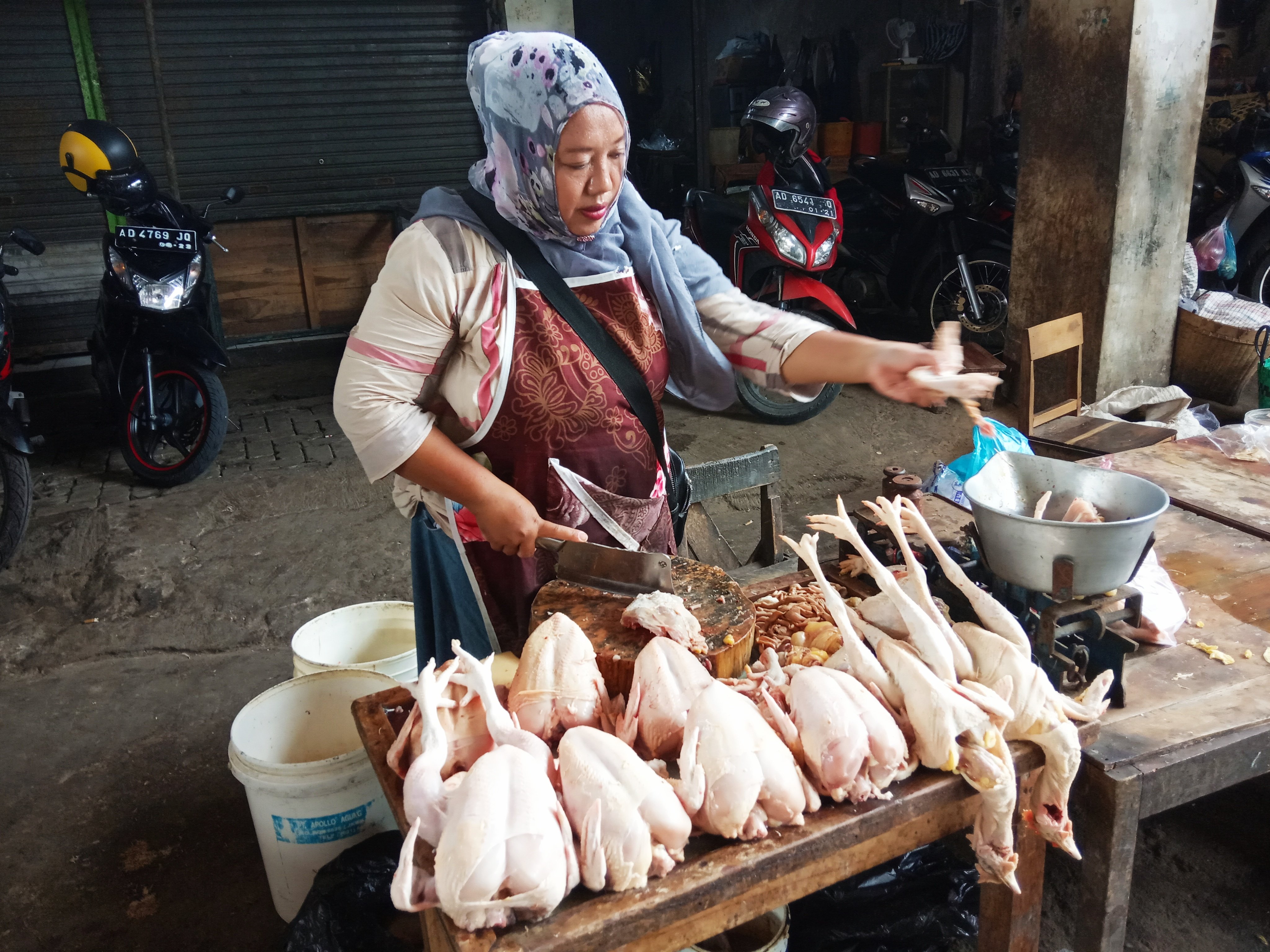 Pedagang ayam di Pasar.
