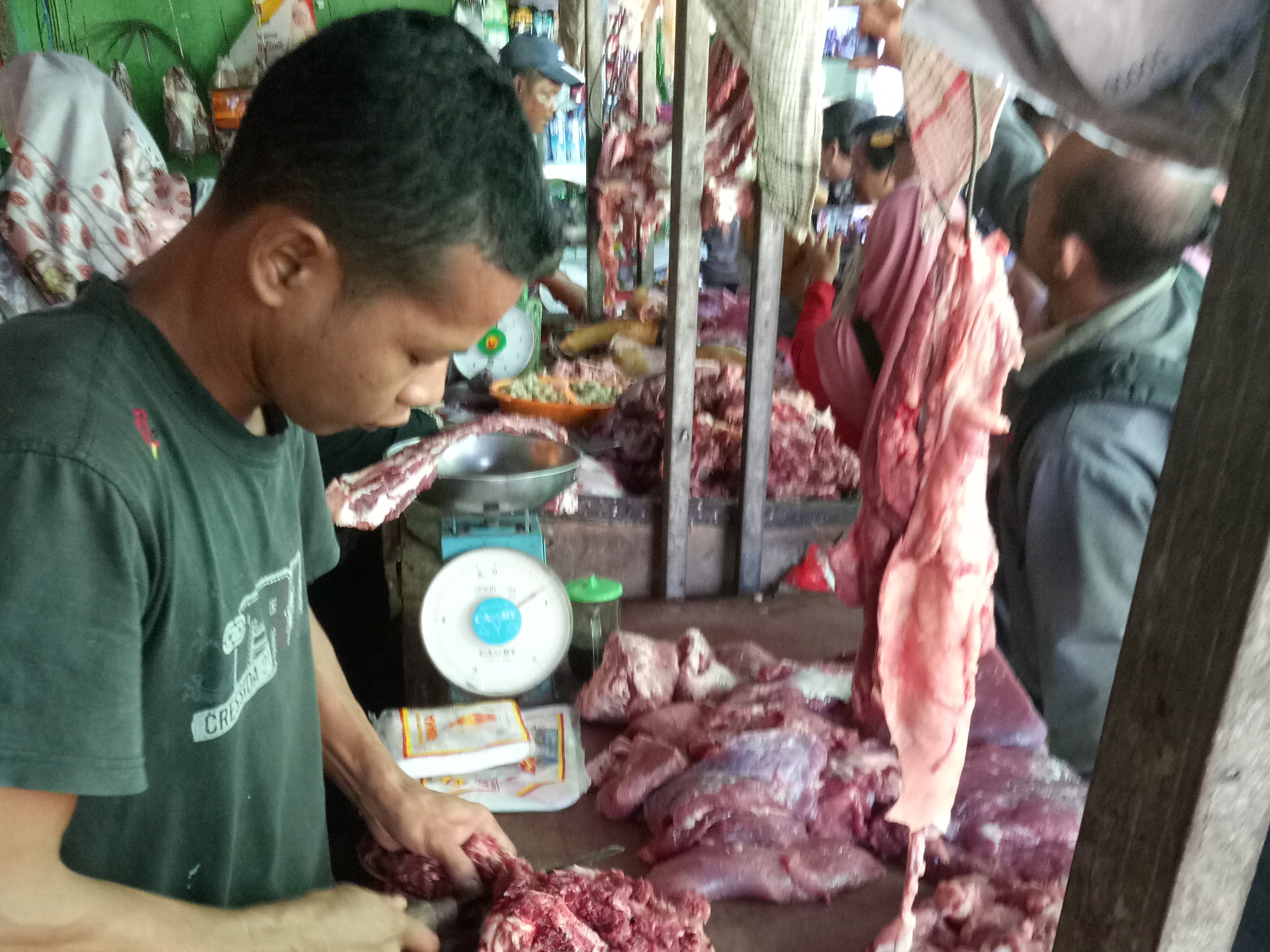 Pedagang daging sapi di Pangkalpinang.