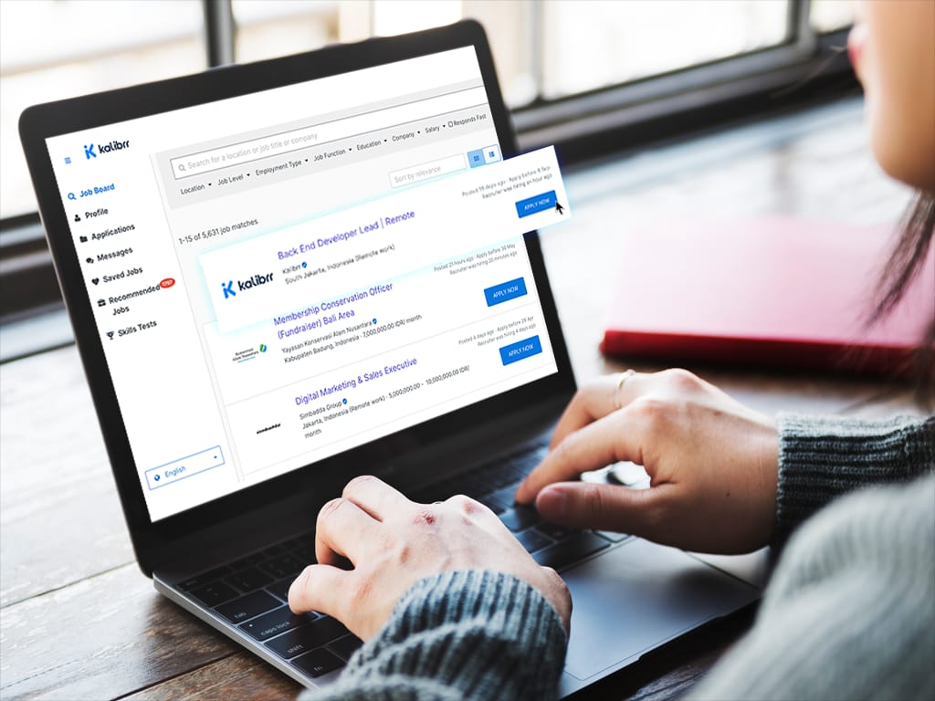 Ilustrasi. Pekerja yang mengerjakan tugas kantor dengan Work from Home (WFH).  