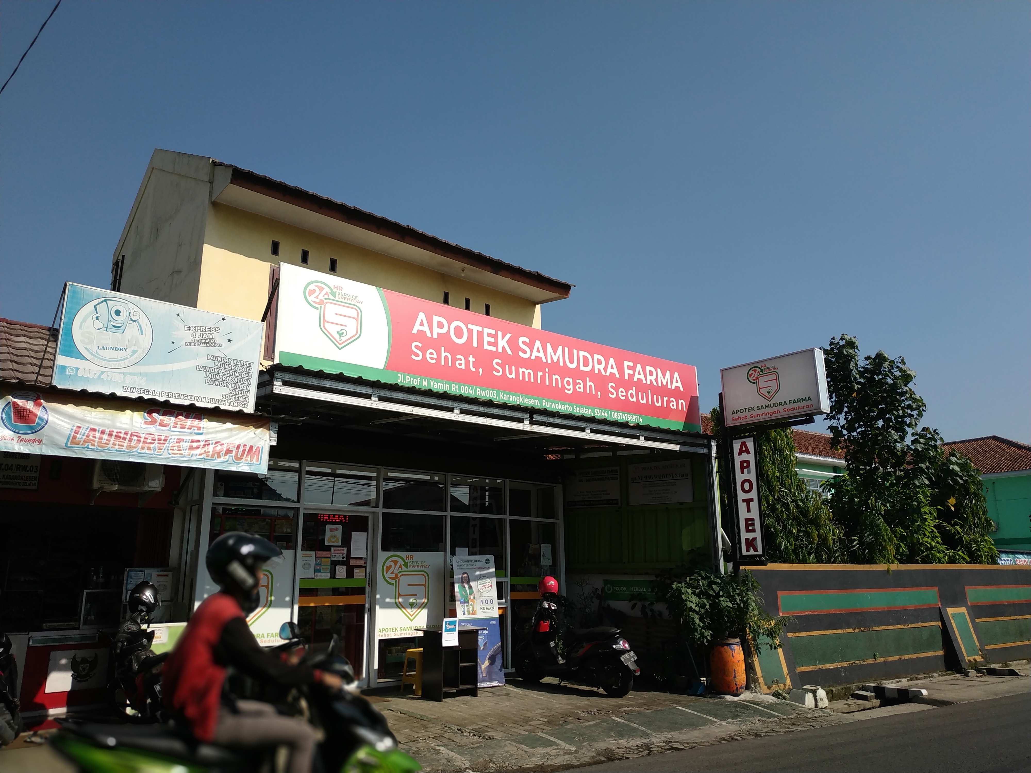 Salah satu apotek di daerah Purwokerto, Jawa Tengah