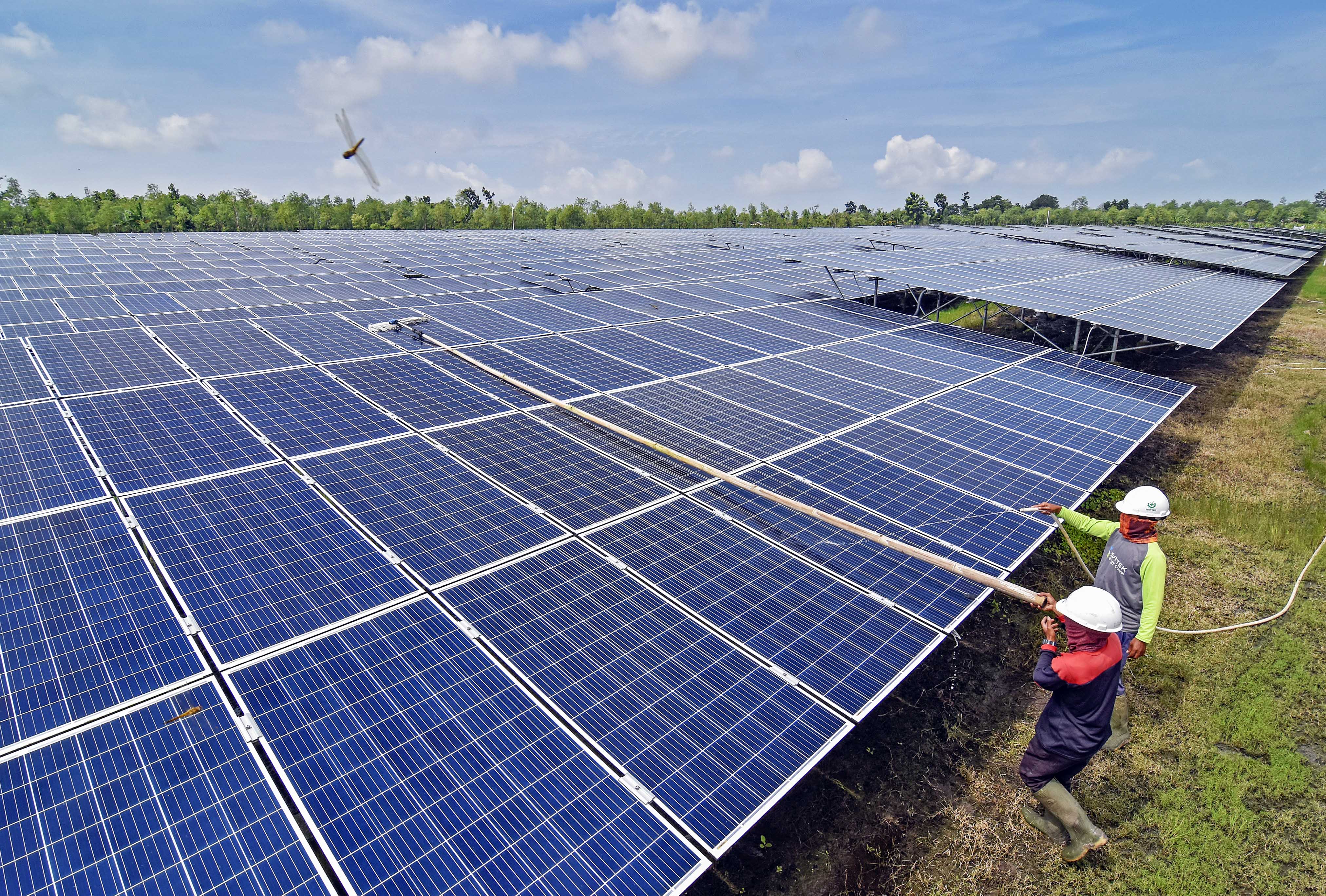 Pembangkit Listrik Tenaga Surya (PLTS) di NTB