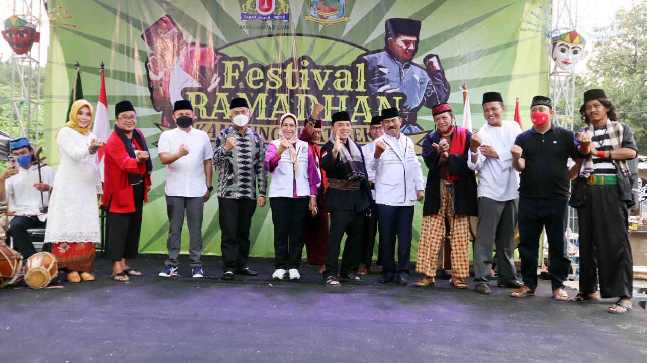 Festival Ramadhan Kampung Silat Beksi yang diprakarsai Kadin Jaksel digelar di Petukangan, Jakarta, Selatan.   