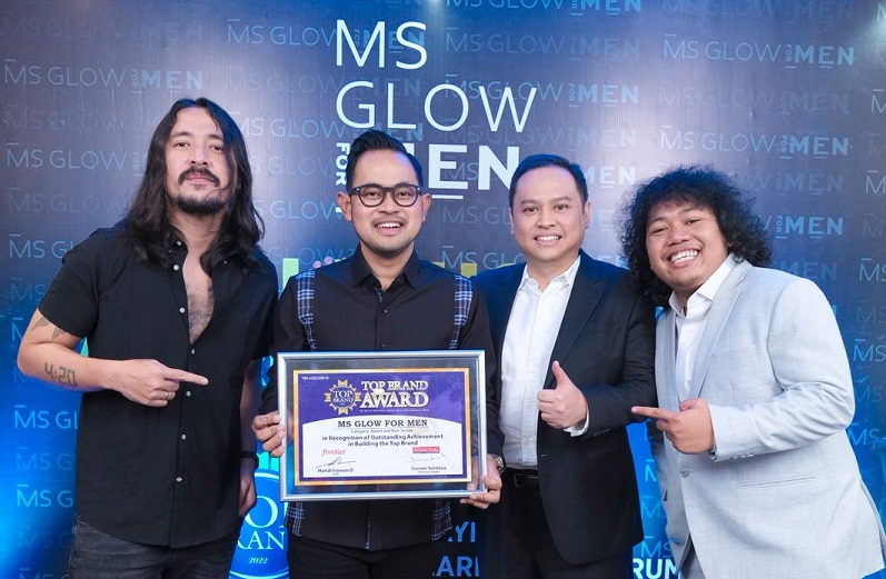 Ms Glow for Men menerima penghargaan Top Brand dalam kategori Beard & Hair Serum.