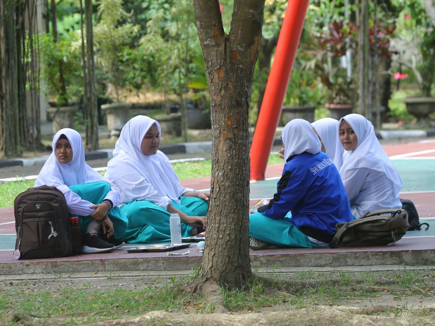 Siswa sedang istirahat di Sekolah Sukma Bangsa Pidie, beberapa waktu lalu.