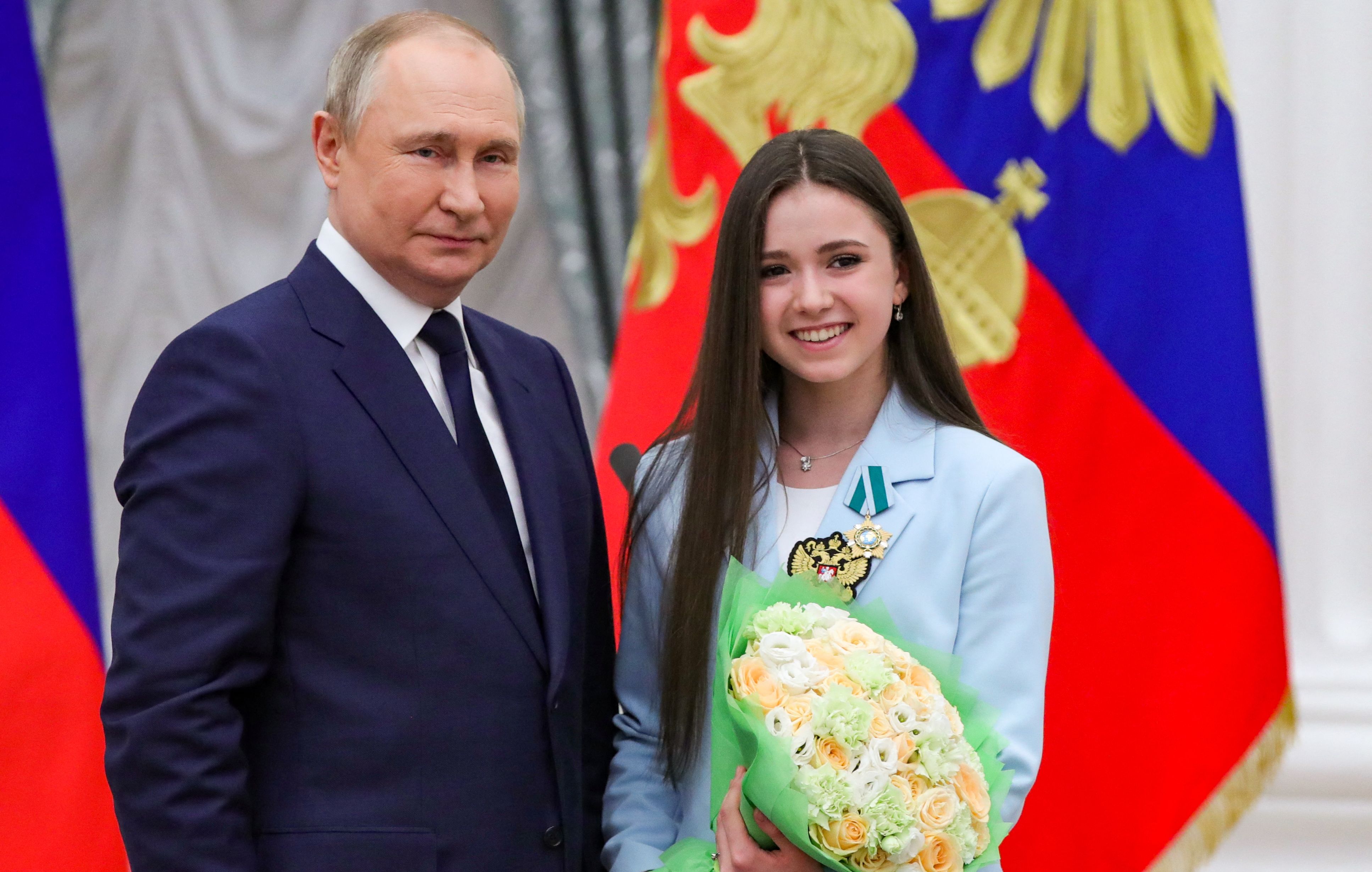 Vladimir Putin dan Kamila Valieva