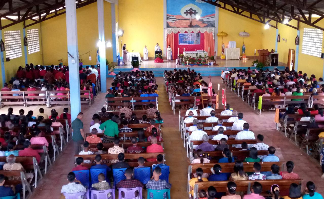 Ratusan Umat Stasi Waimana Satu Merayakan Paskah Kristus dengan Suka Cita