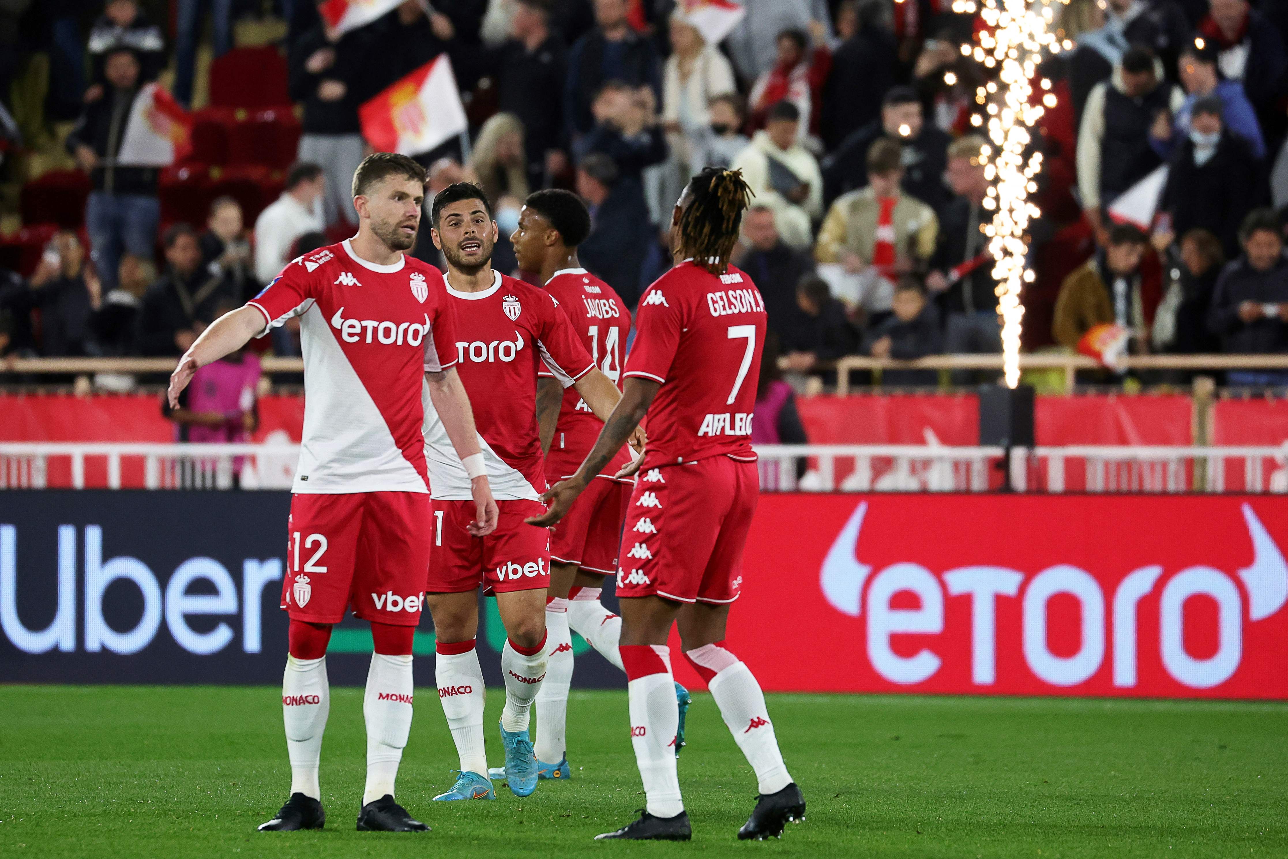 Para pemain Monaco merayakan kemenangan mereka atas Nice di laga Ligue 1