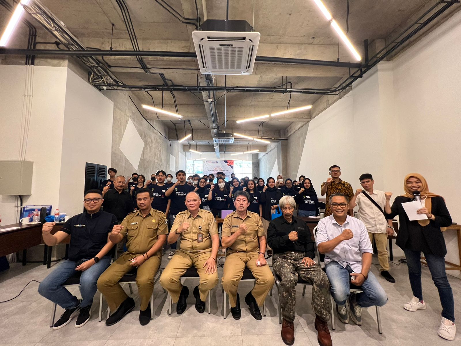 Peserta Camp Enterpreneur Dispora Kota Bandung foto bersama