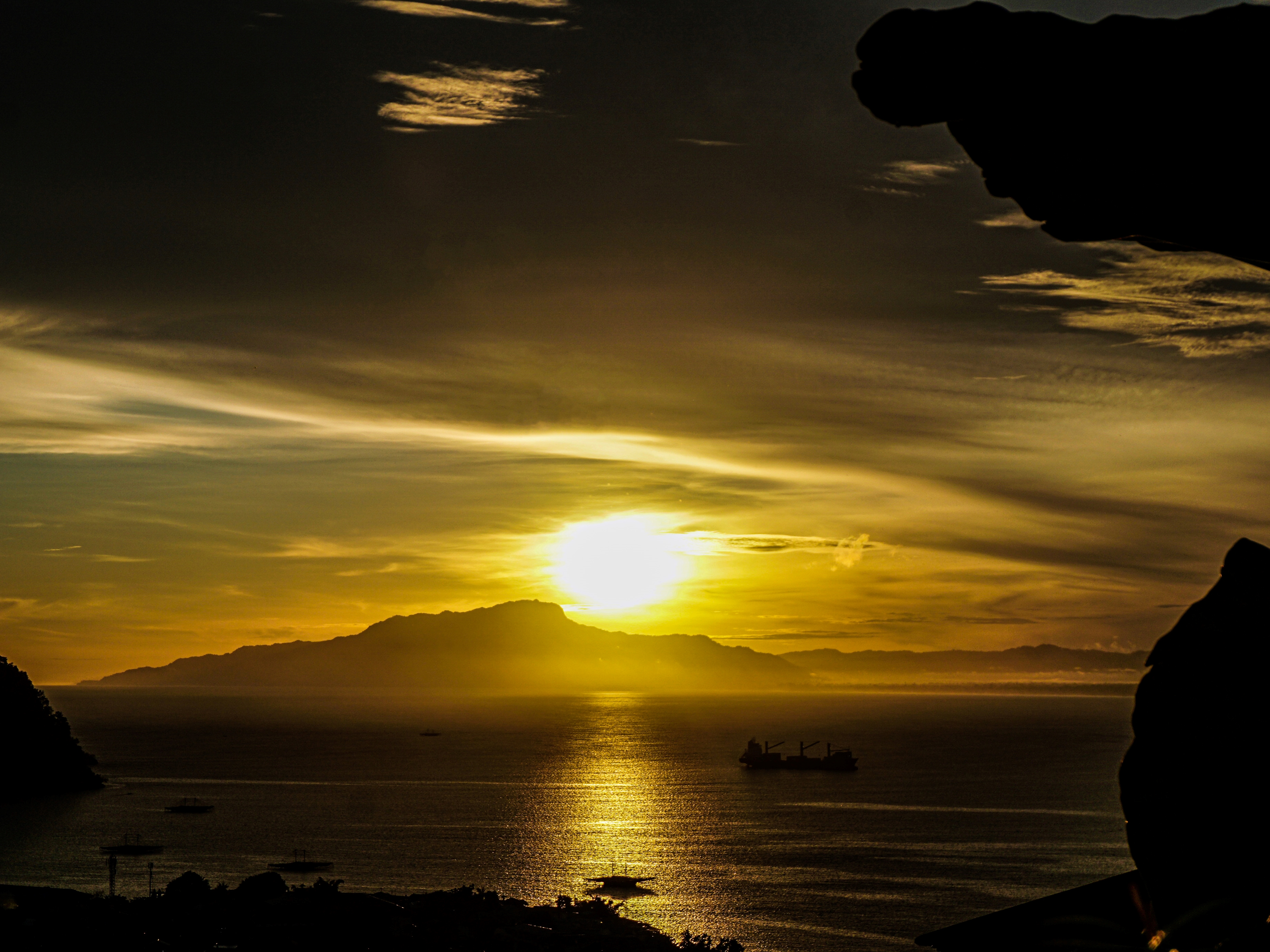 Ilustrasi terbit fajar.