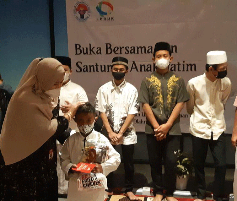 LPDUK menggelar buka puasa bersama dan santunan kepada anak yatim, Kamis (21/4).