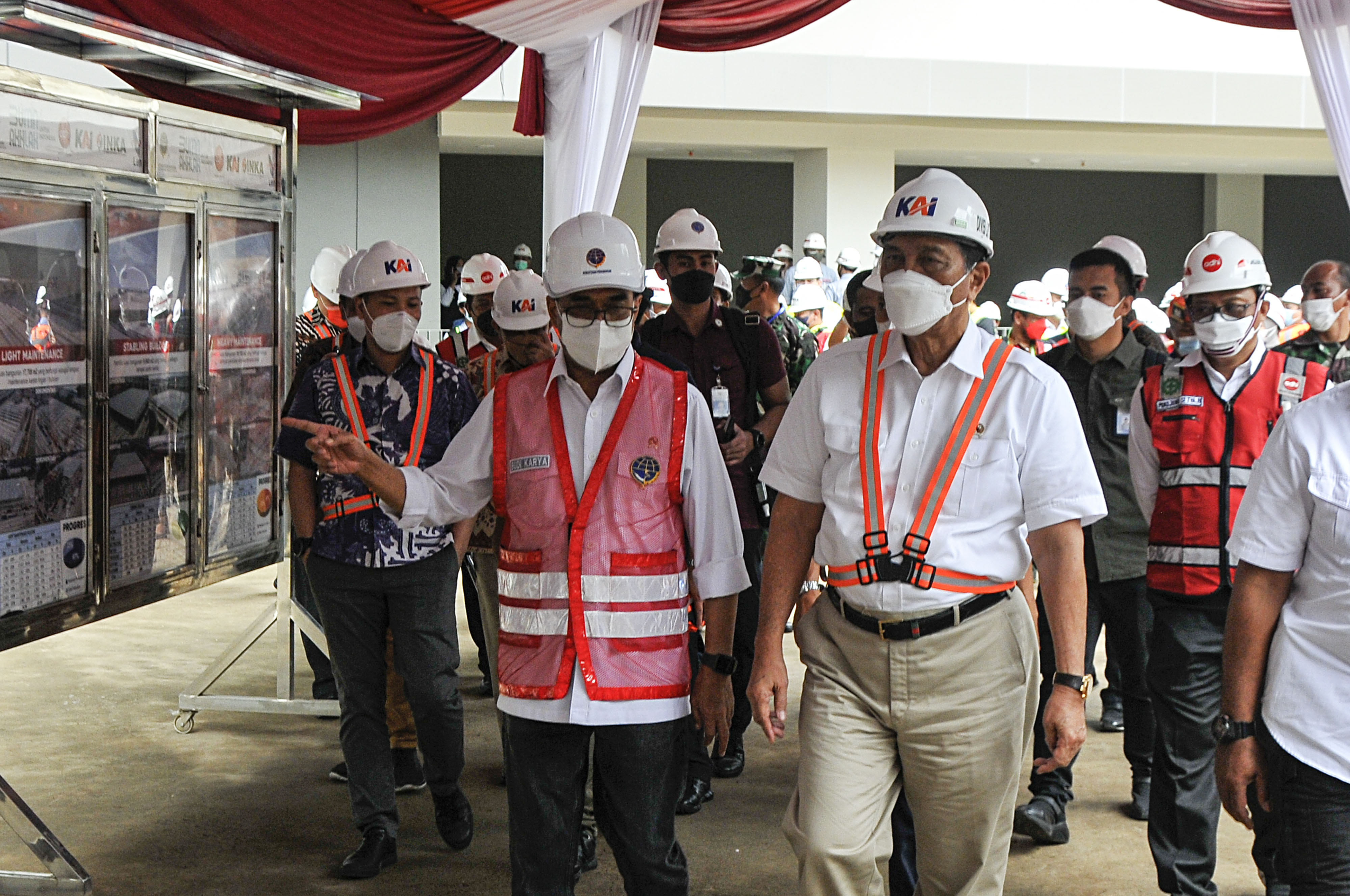 Luhut: LRT Jabodebek Beroperasi Mulai September Ini