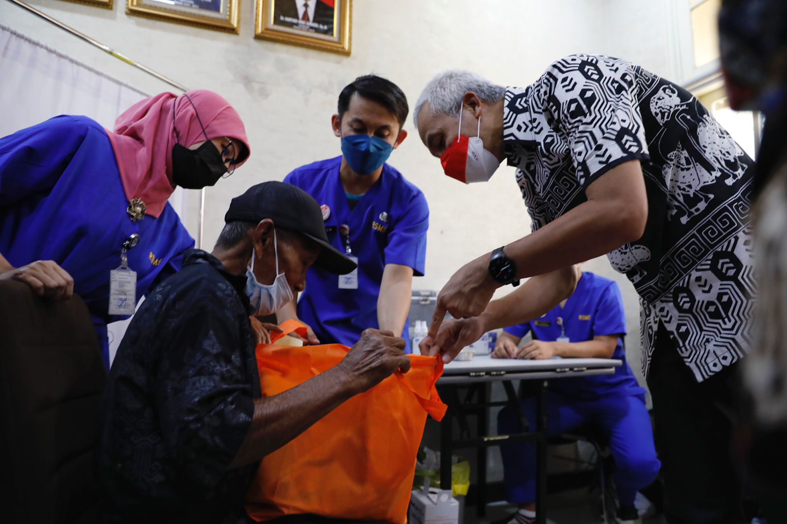 Gubernur Jawa Tengah Ganjar Pranowo, meresmikan peluncuran dua aplikasi inovasi yang dibuat RSUD Prof. Dr. Margono Soekarjo (RSMS) untuk men