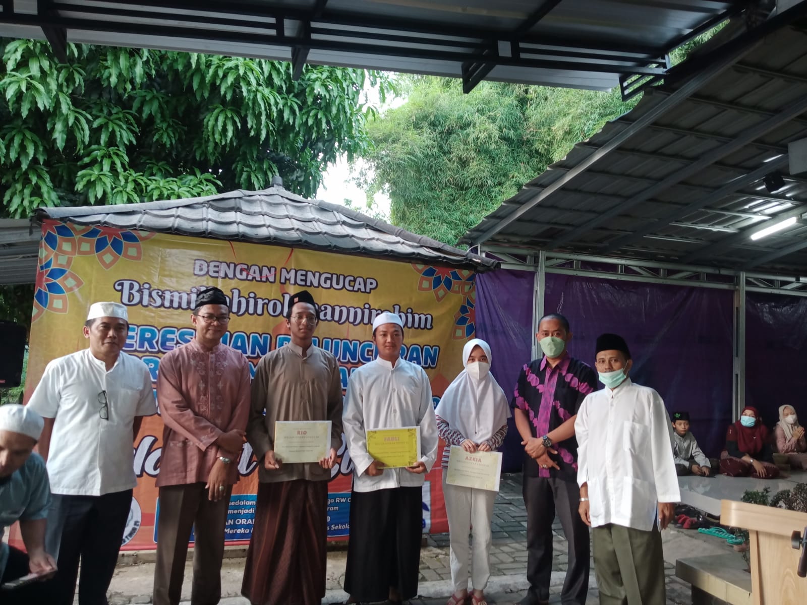 GOTA29 Mutiara Gading Timur Berikan Beasiswa Pendidikan Sarjana S-1