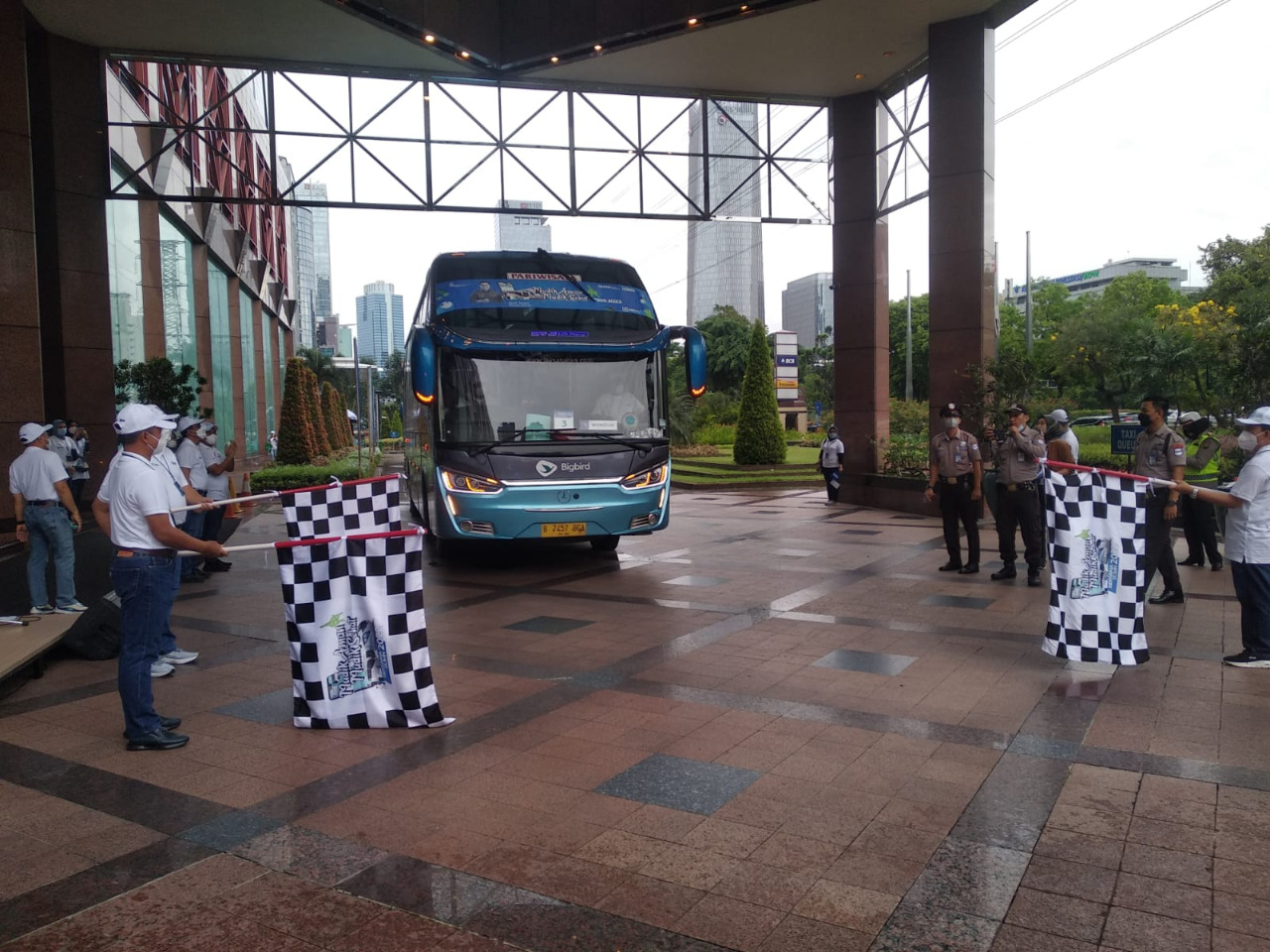 Pelepasan bus pemudik yang diselenggarakan Keenterian BUMN di Jakarta, Rabu (27/4)