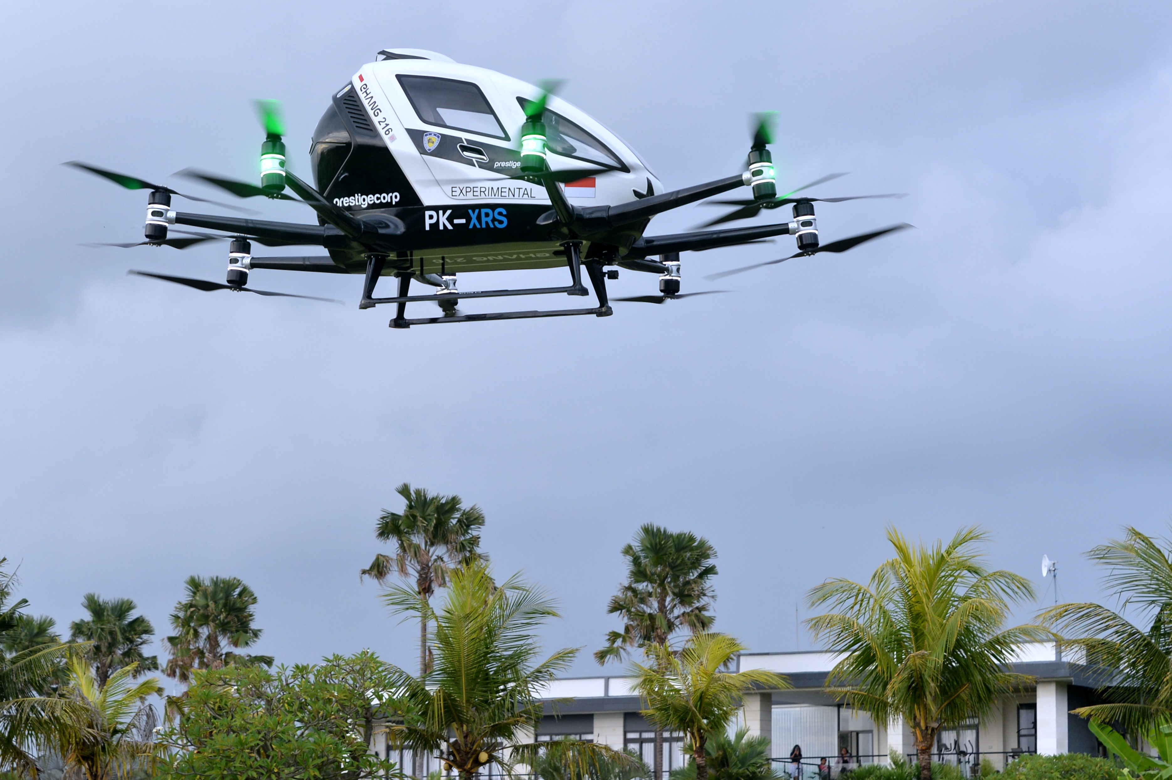 Taksi terbang EHang 216