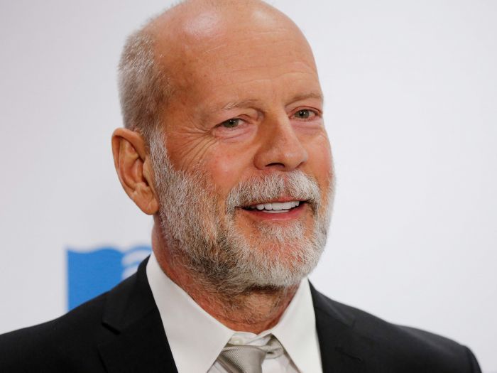 Aktor Bruce Willis pensiun dari dunia akting setelah didiagnosis dengan penyakit afasia.