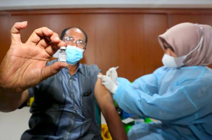 Warga Kota Bekasi Antusias Booster di Alun-alun dan Masjid Al Barkah