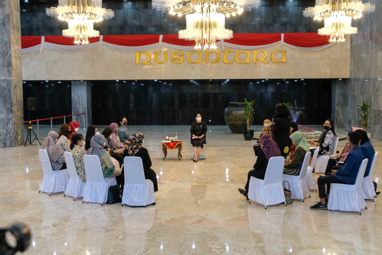 Ketua DPR RI Puan Maharani berdialog dengan para penggagas petisi dukungan terhadap pengesahan RUU TPKS di Gedung DPR, Jakarta.