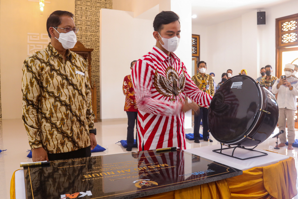 Dirut PT KAI , Didik Hartantyo  dan Wali Kota Surakarta Gibran Rakabuming Raka