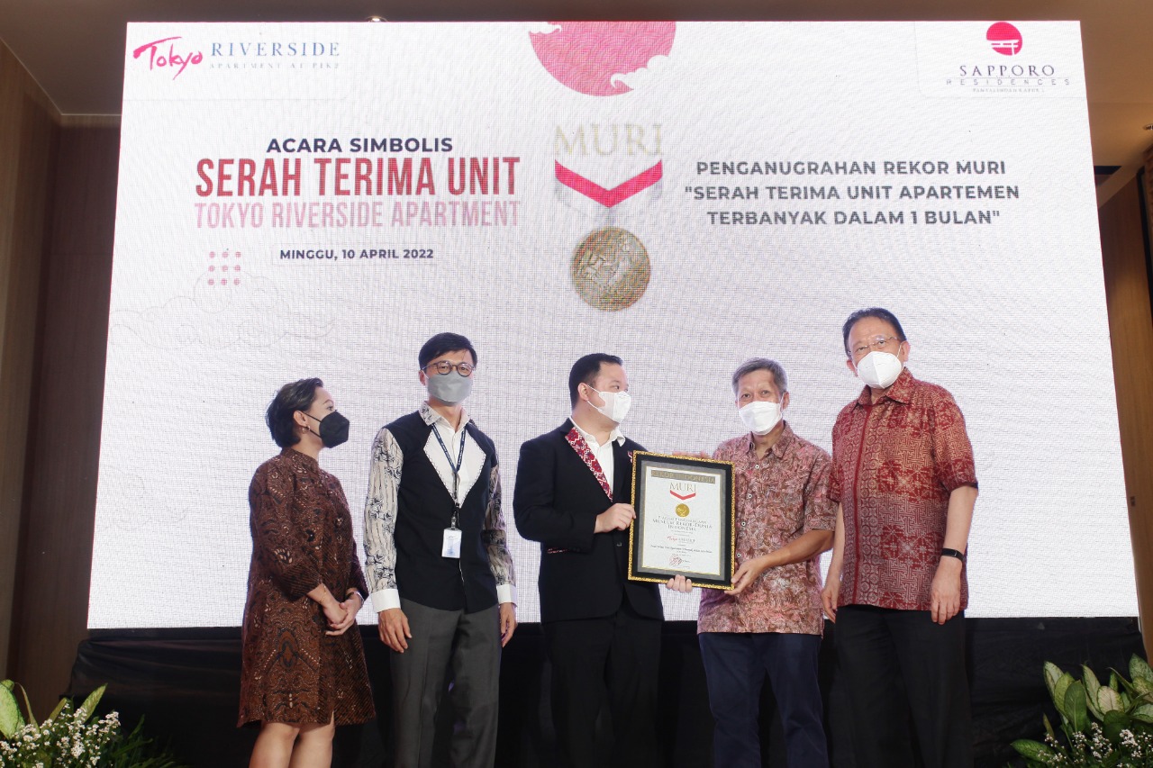 Penyerahan piagam Relor MURI untuk apartemen Tokyo Riverside