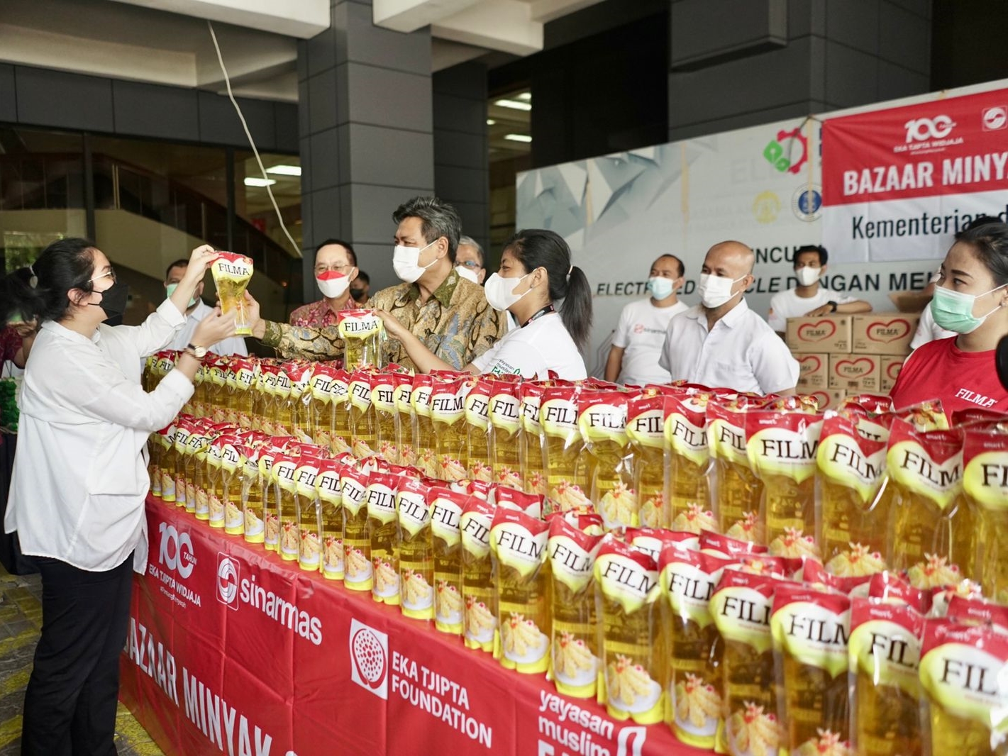 Sebanyak 3.000 liter minyak goreng curah tersedia dengan harga Rp15.000 per liter.