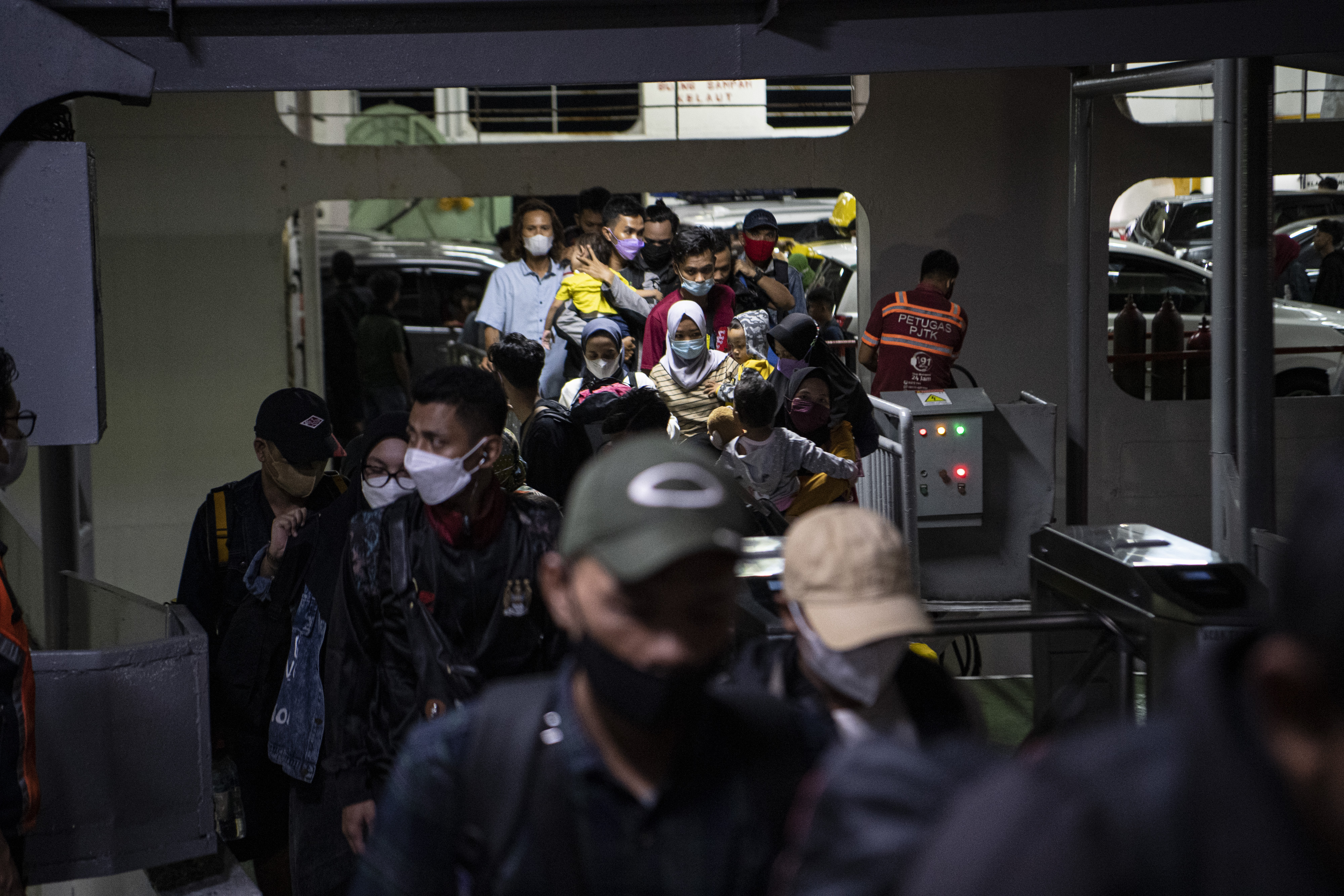 Ilustrasi : Penumpang di Bakauheni