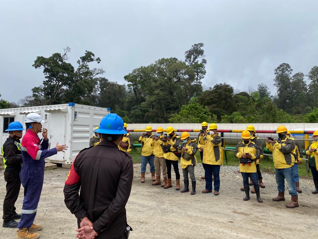 Sejumlah pekerja proyek PLTP Patuha 2 bersiap melakukan aktivitas