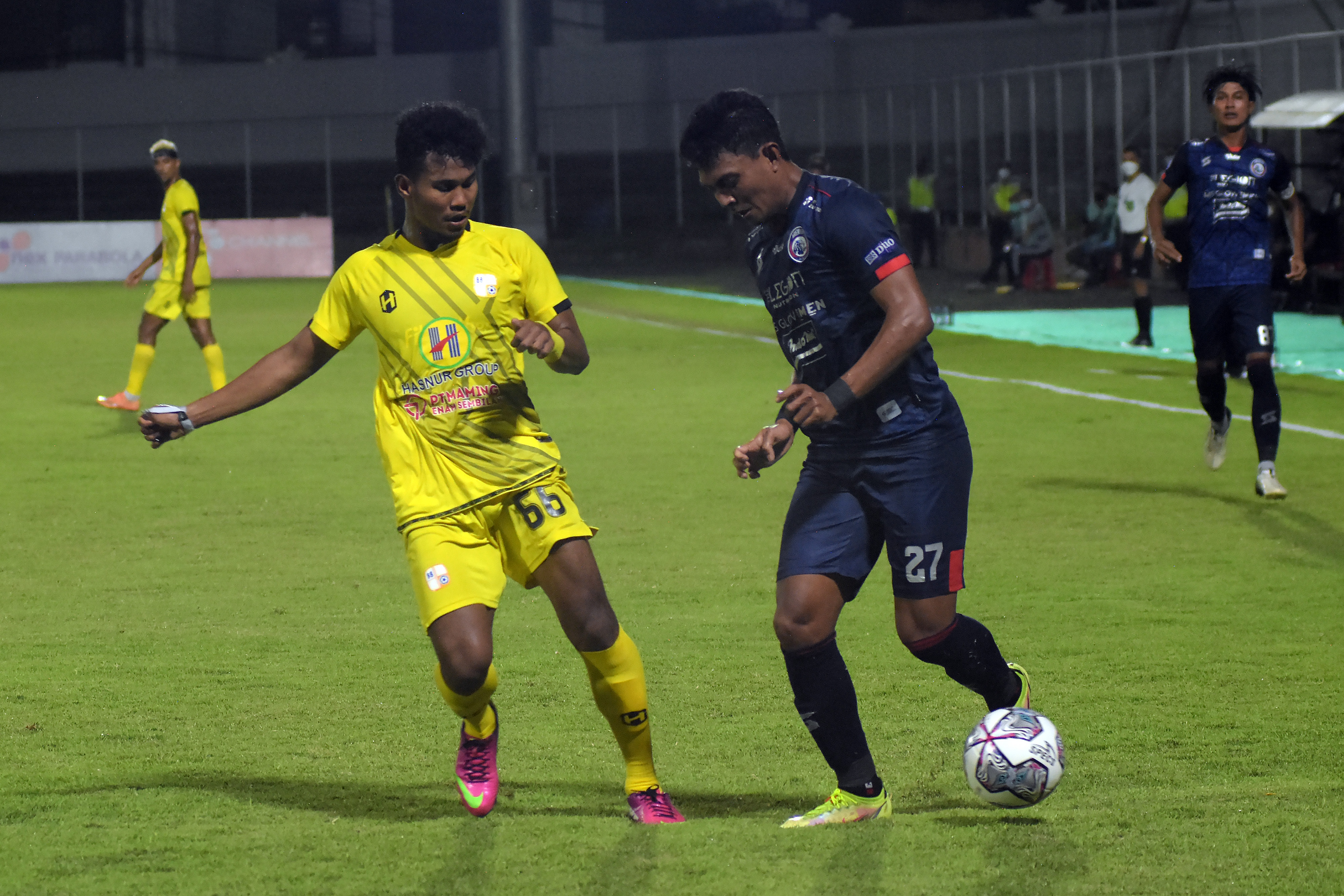 Bagas Kaffa (kiri) dipastikan bertahan di Barito Putera.