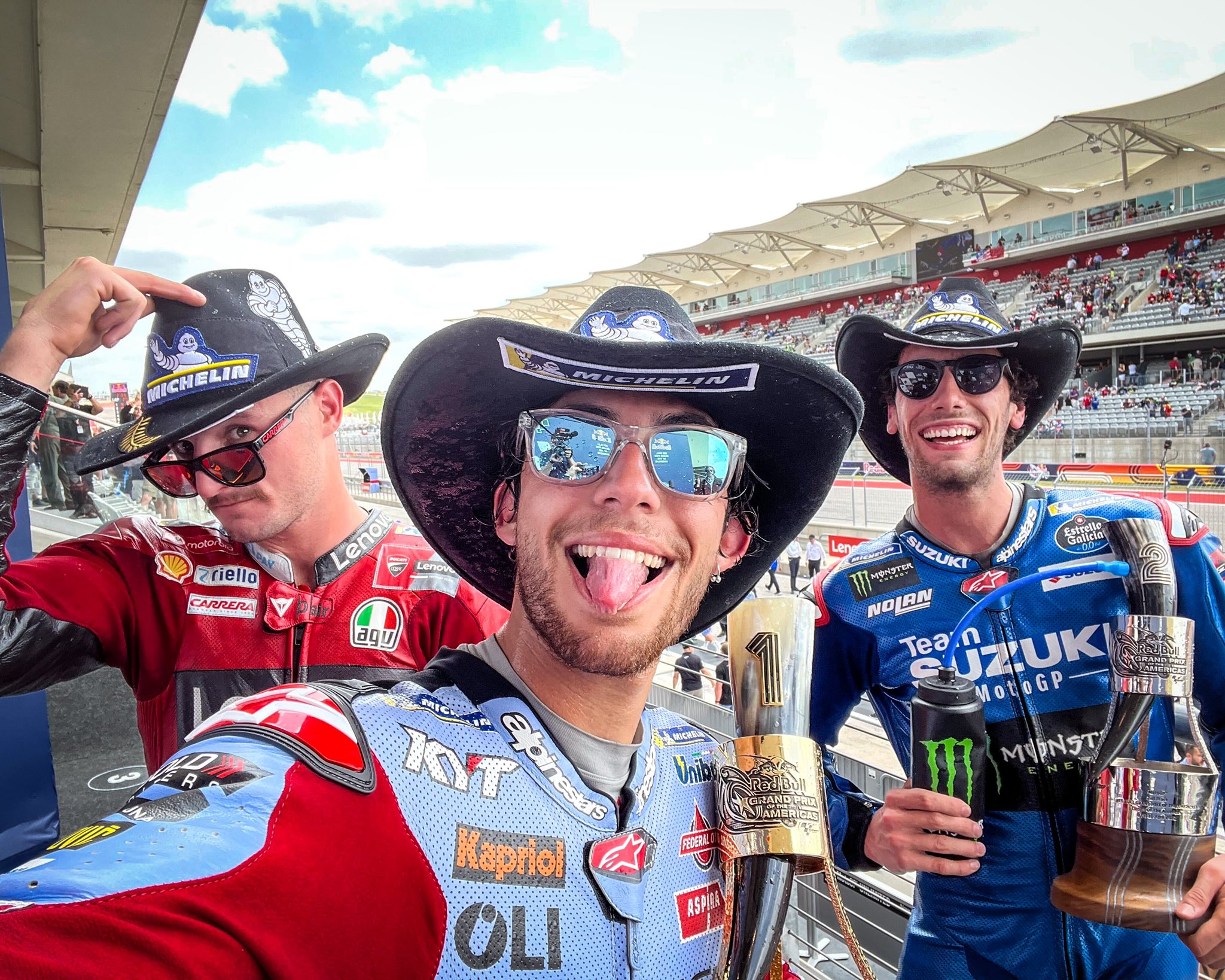 Pembalap Gresini Enea Bastianini (tengah) merayakan kemenangan di GP AS.