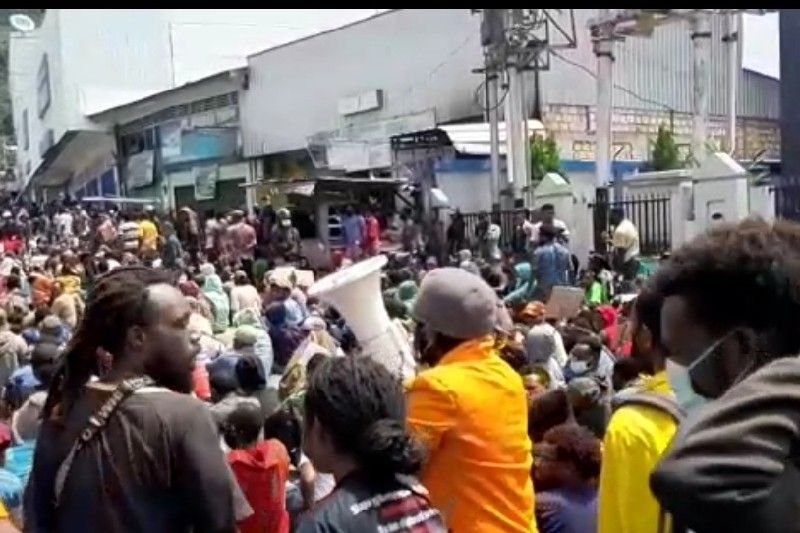  Demo tolak DOB di Abepura, Jayapura, Jumat (1/4). 