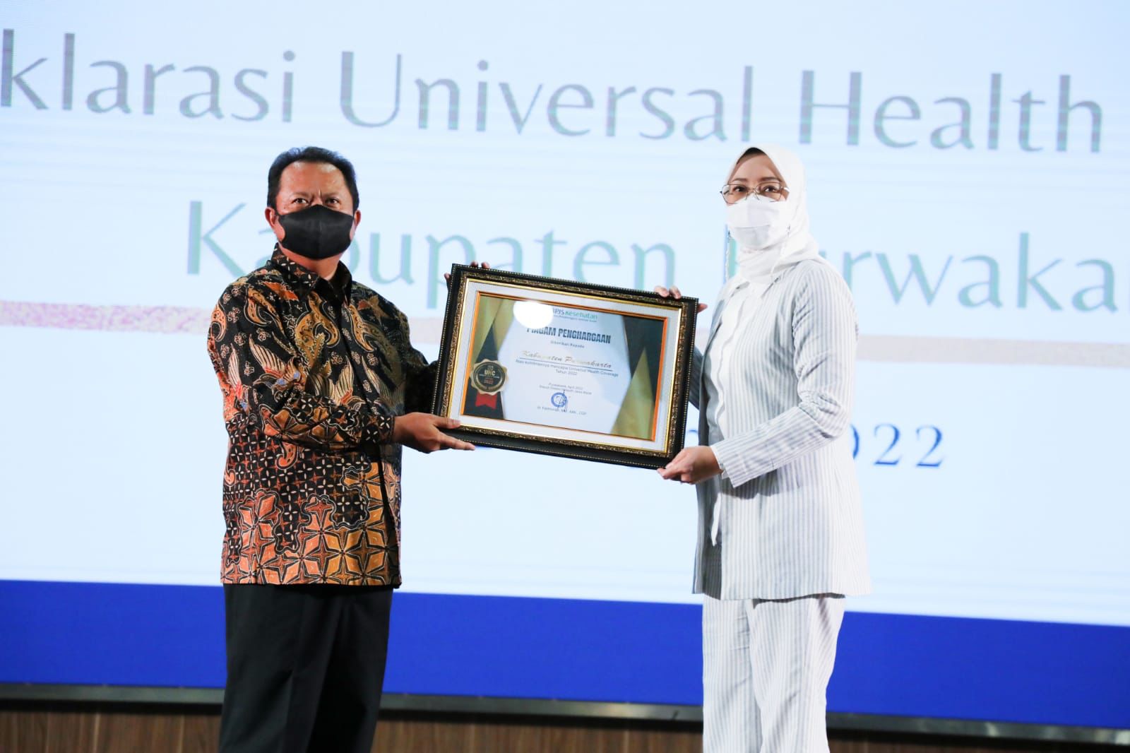  Bupati Purwakarta Anne Ratna Mustika dan Direktur BPJS Kesehatan  Mundiharno