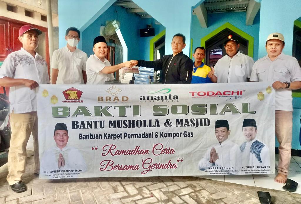 Jelang Idul Fitri 1443 H, Fraksi Partai Gerindra membagi-bagikan karpet permadani kepada puluhan masjid dan mushola yang Tangerang dan sekit
