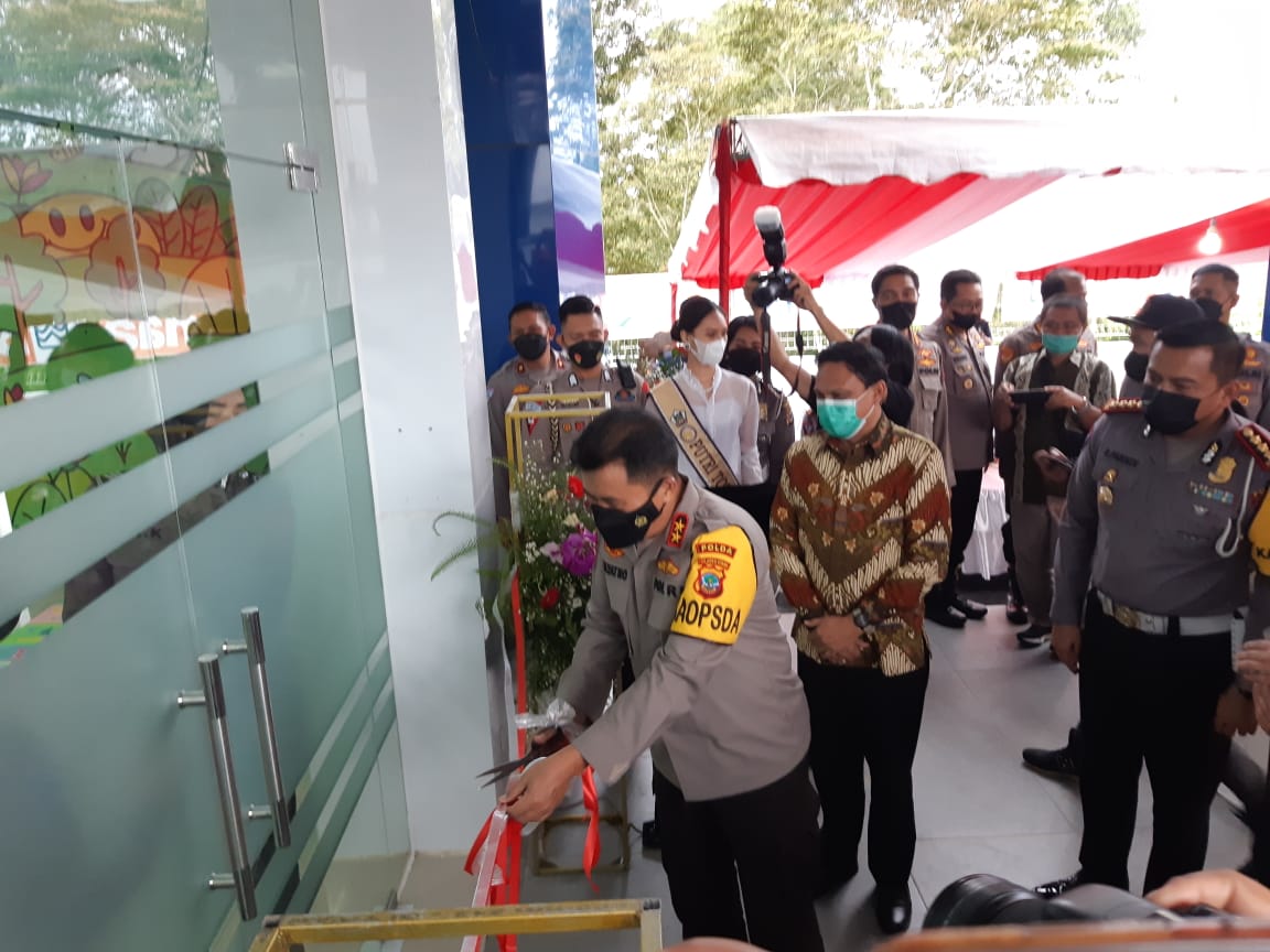 Kapolda Sulawesi Utara Irjen Mulyatno meresmikan  Kantor Satuan Penyelenggara Administrasi SIM (Satpas) Polres Tomohon