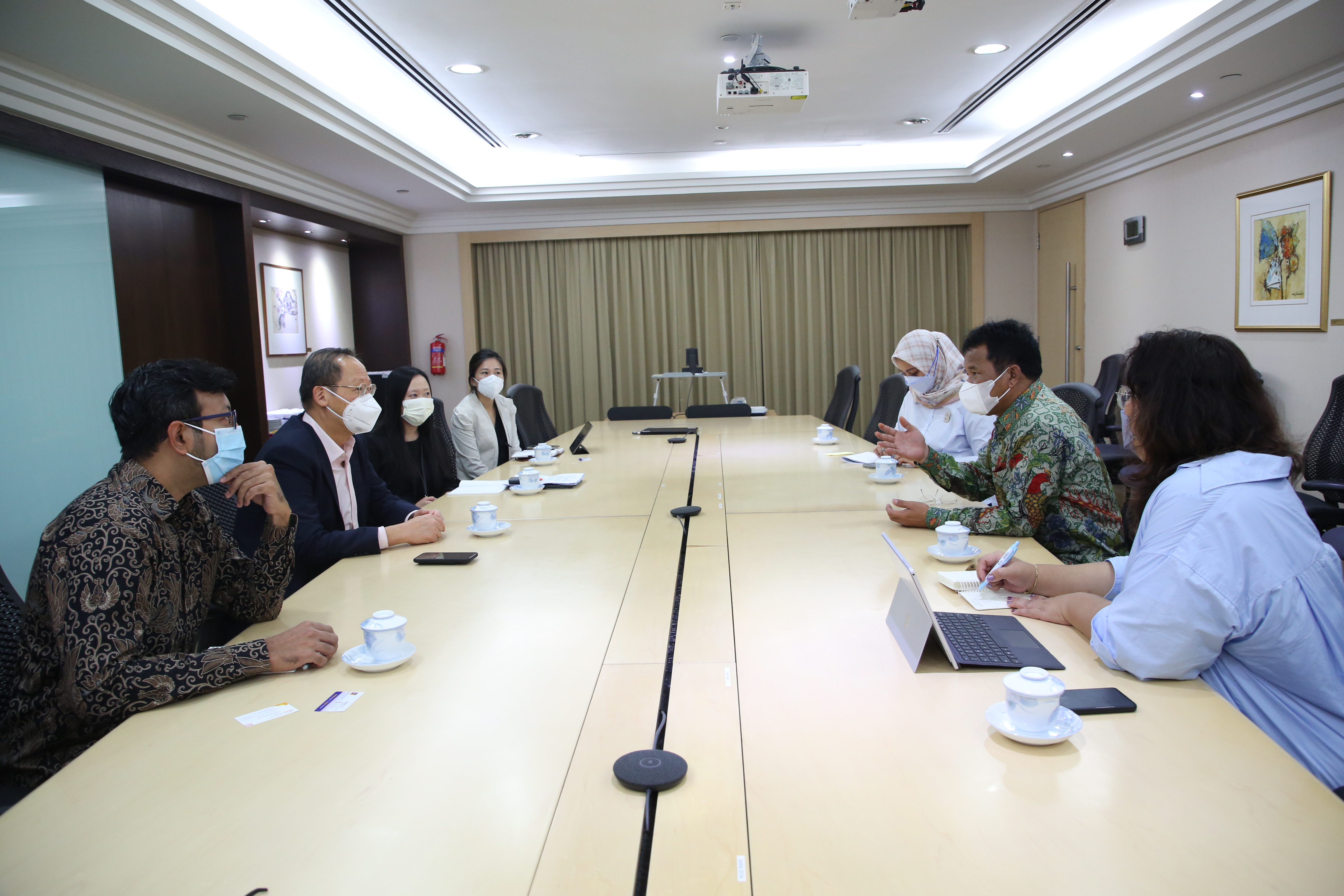 Kepala BP Batam, Muhammad Rud bertemu dan bertatap muka dengan dua menteri Singapura, pada Jumat (1/4).