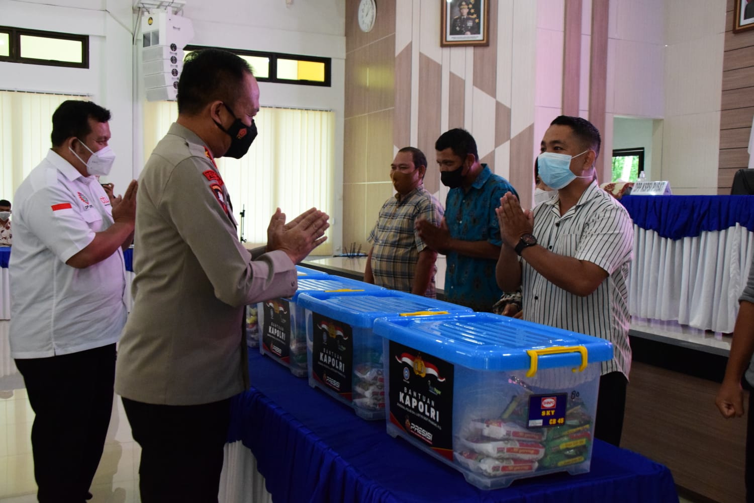 Seribu Buruh di Babel Dapat Paket Sembako Dari Kapolri