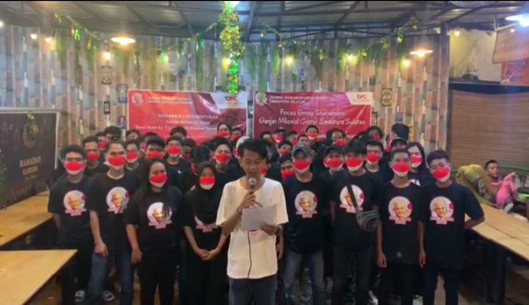 Ratusan mahasiswa dan milenial Kabupaten Musi Banyuasin dukung Gubernur Jawa Tengah, Ganjar Pranowo agar maju menjadi Presiden RI 20