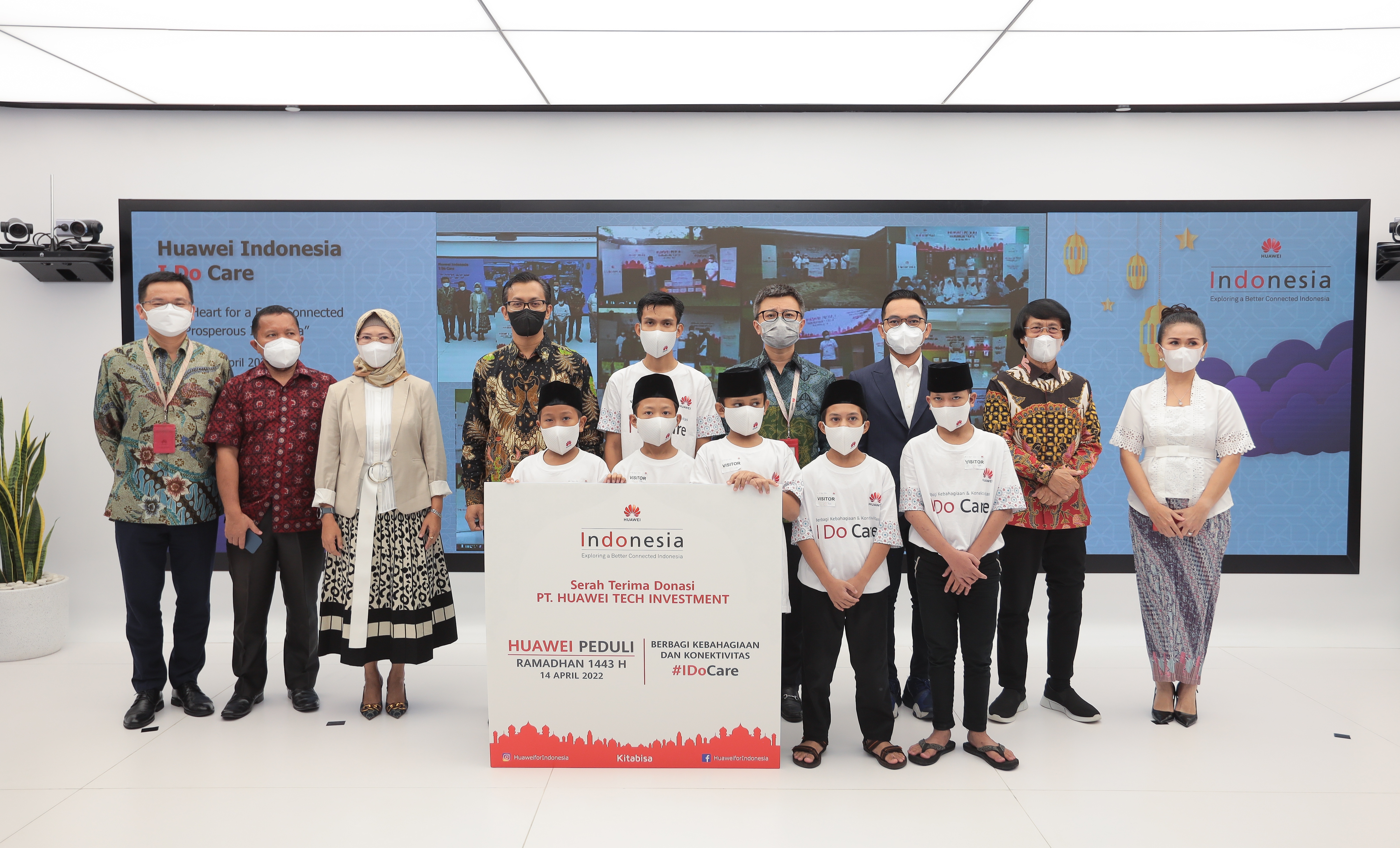 Huawei CSR Ramadhan 2022 menyasar 14 panti asuhan dan sekolah-sekolah di Sorong dan Biak untuk meningkatkan konektivitas digital.