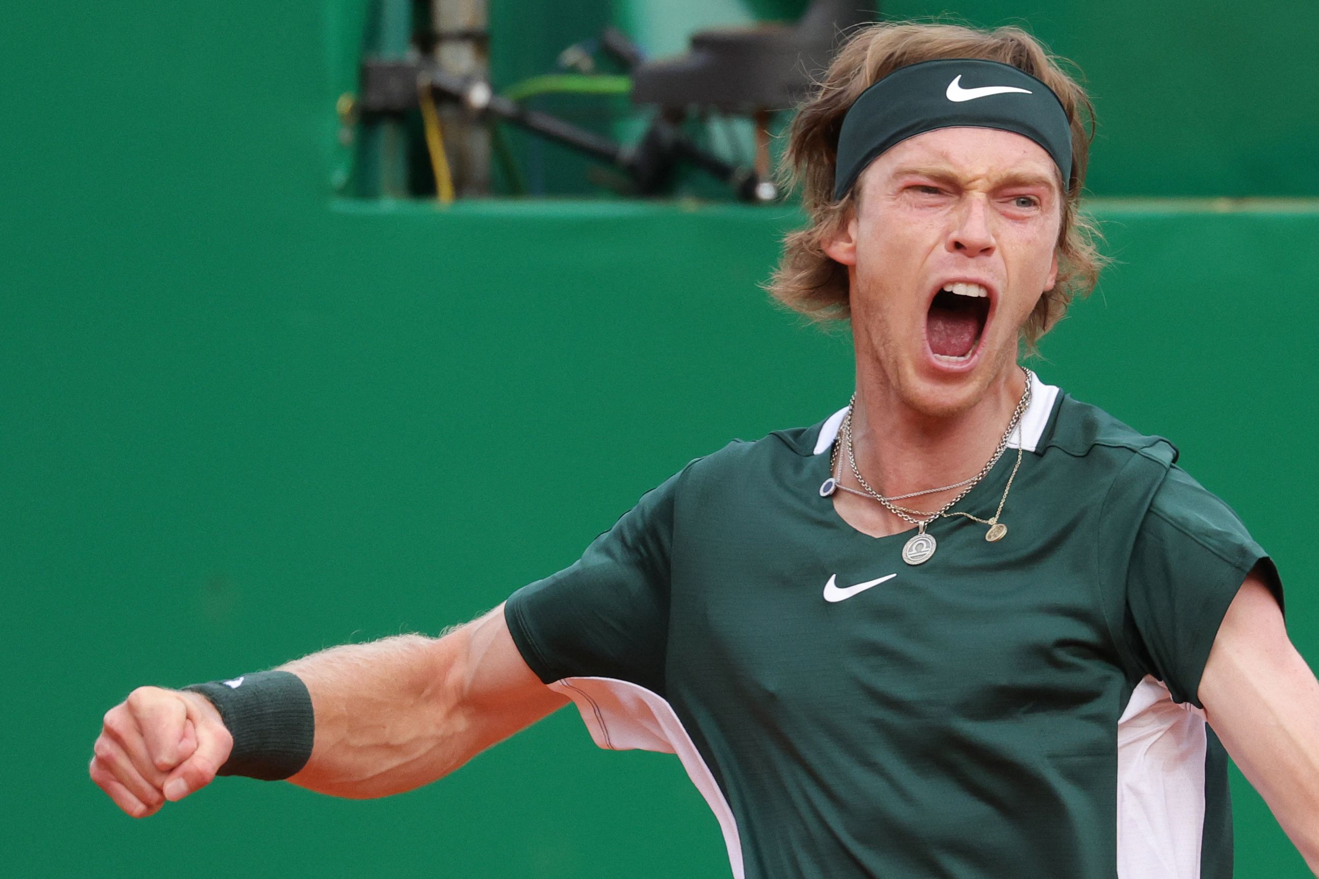 Petenis Rusia Andrey Rublev bereaksi saat mengikuti turnamen Monte-Carlo ATP Masters Series di Monako, Kamis (14/4/2022).