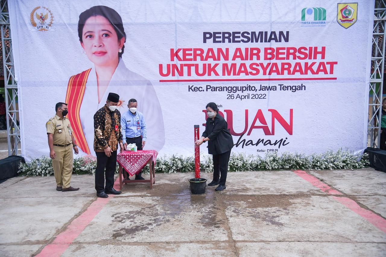 Ketua DPR Puan Maharani saat meresmikan proyek sambungan rumah air bersih di Wonogiri Jawa Tengah