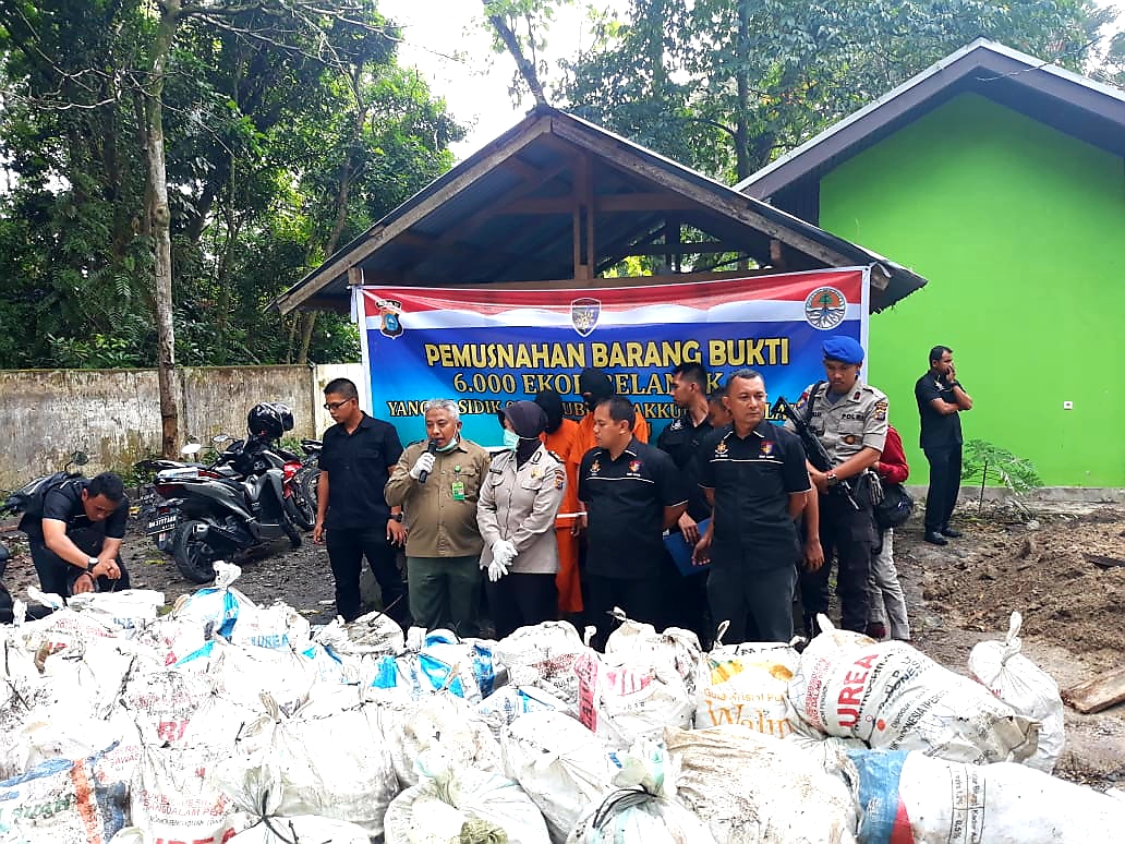 Keterangan pers kasus penjualan belakangkas di Sumut.