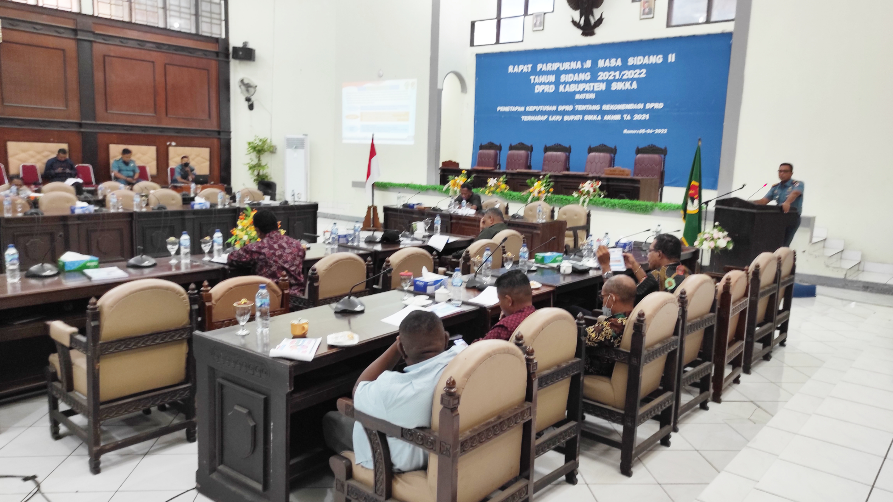  Danlanal Maumere sampaikan ide inovasi Budidaya Udang Vaname di Gedung DPRD Sikka.