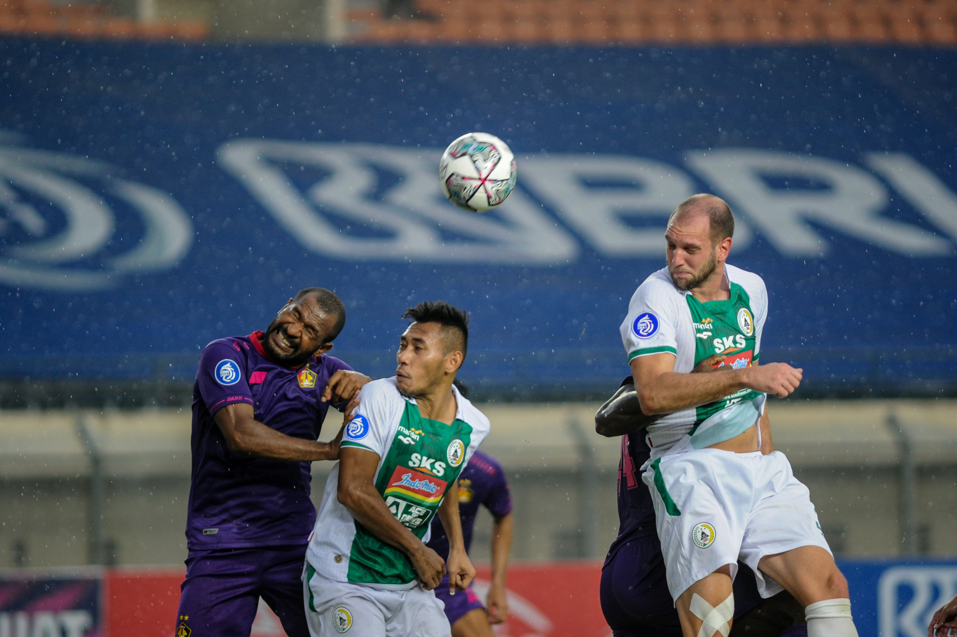 Asyraq Ghufron (tengah)_