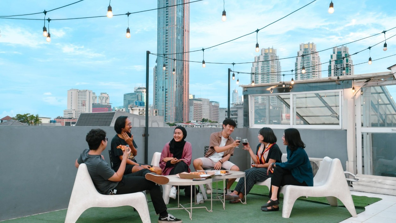 Kalangan milenial merupakan penyewa hunian potensial yang dikelola Rukita. 