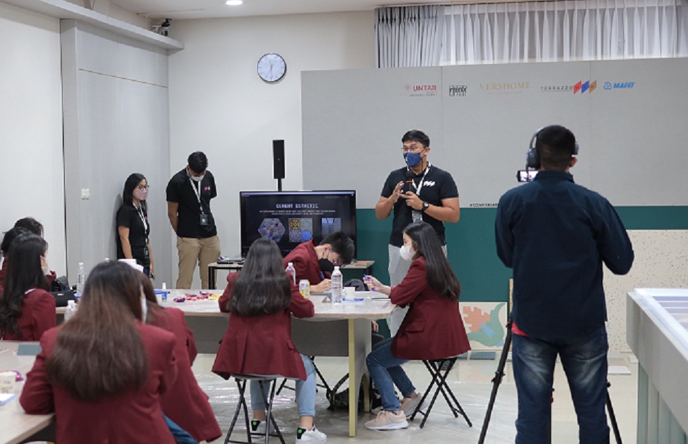 Lokakarya terazzo yang digelar prodi Desain Interior Untar.