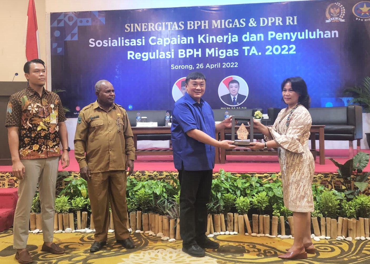 Rico Sia (kedua dari kanan) saat sosialisasi dengan BPH Migas