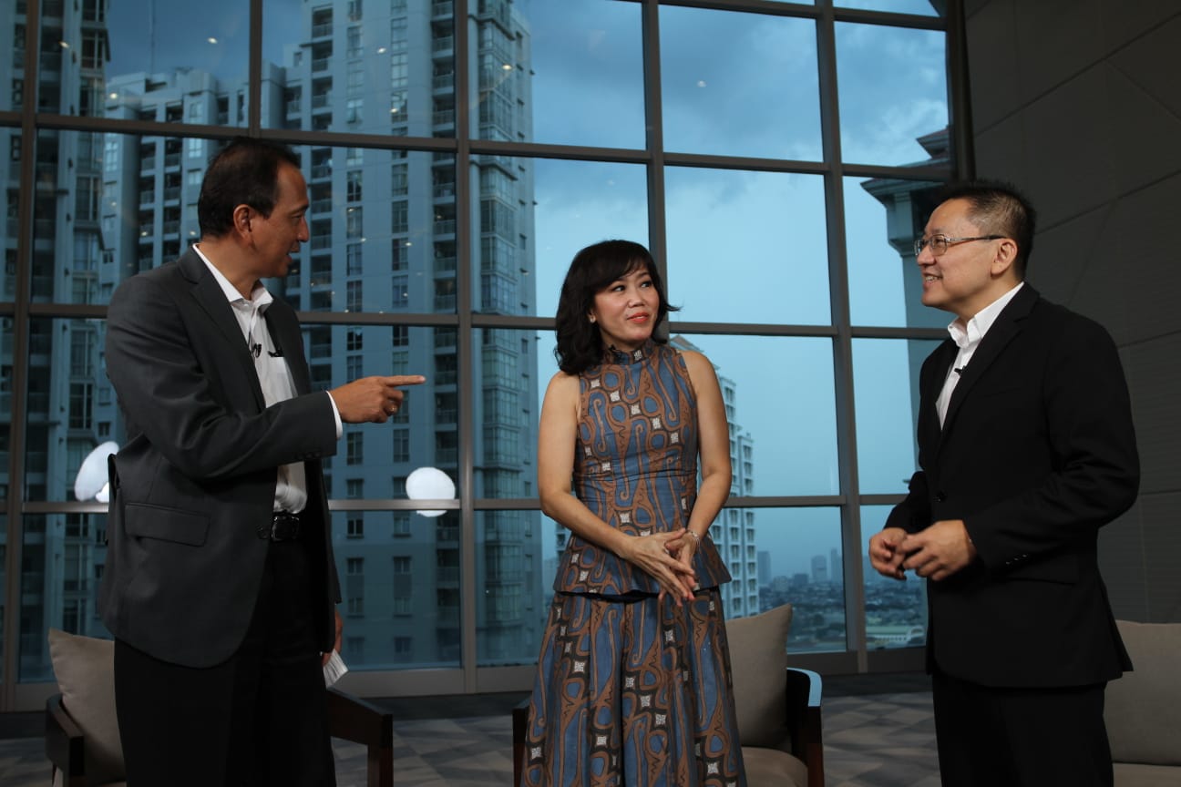 Marketing Director Agung Podomoro Land Agung Wirajaya (kiri)  dalam acara webinar World Class Modern Living at Podomoro City Deli Medan.