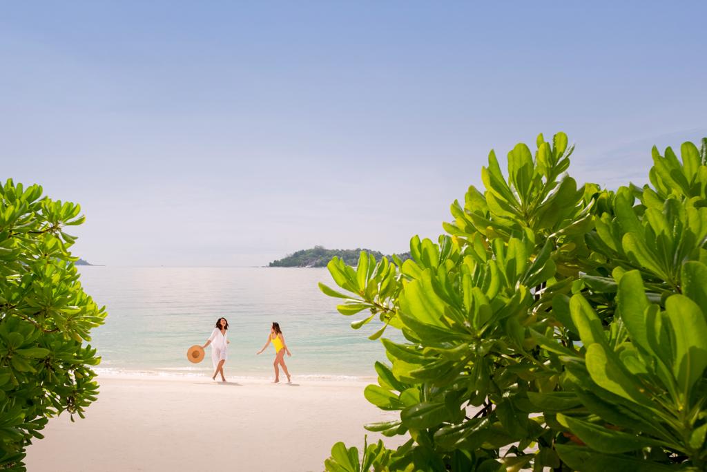 Ilustrasi wisata di pantai.